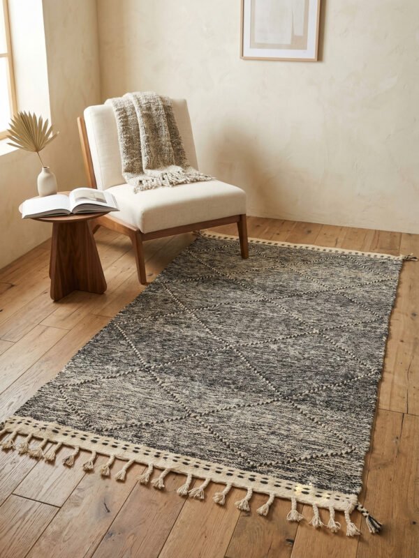 Black and Cream Kilim Rug 170×100 cm – handmade in Morocco